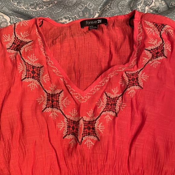 Nice and beautiful embroidered tunic from the old store Forever 21. - Picture 3 of 3